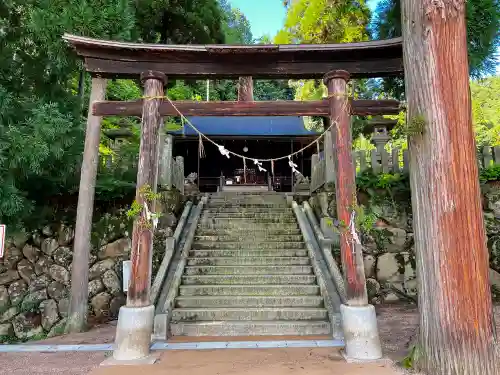 阿多由太神社の鳥居