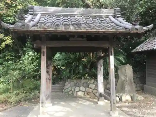 観音寺の山門