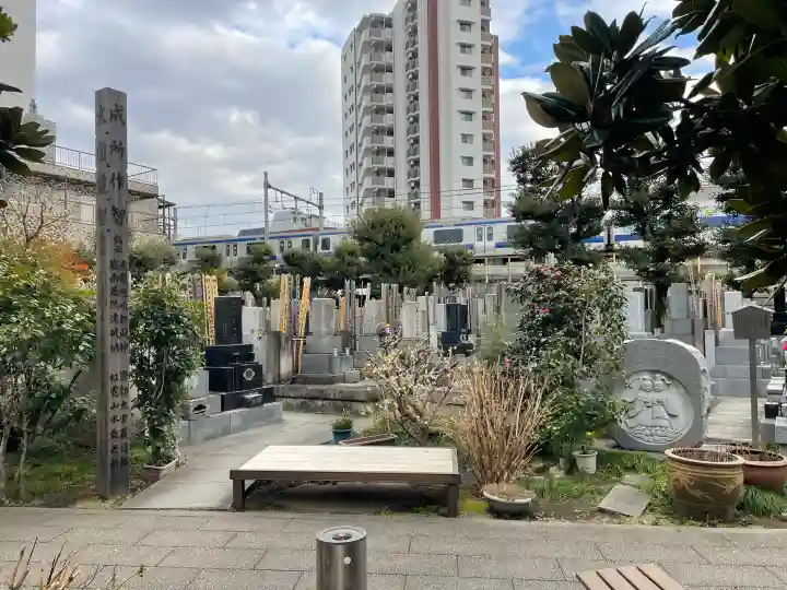 正覚寺の{uncategorized: "未分類", other: "その他", undefined: "問題あり", building: "その他建物", grave: "お墓", sacred_gate: "鳥居", guardian: "狛犬", statue: "像", buddha: "仏像", history: "歴史", nature: "自然", garden: "庭園", animal: "動物", pagoda: "塔", temizu: "手水舎", mountain_gate: "山門・神門", sanctuary: "本殿・本堂", subordinate: "末社・摂社", art: "芸術", scenery: "景色", jizo: "地蔵", ema: "絵馬", goshuin: "御朱印", omikuji: "おみくじ", items: "授与品その他", amulet: "お守り", goshuincho: "御朱印帳", eats: "食事", festival: "お祭り", votive_dance: "神楽", shichigosan: "七五三参", wedding: "結婚式", experience: "体験その他", initially: "初詣", around: "周辺", anti_infection: "感染症対策"}