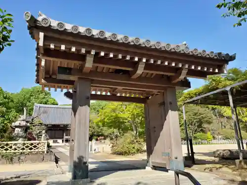 常楽寺の山門