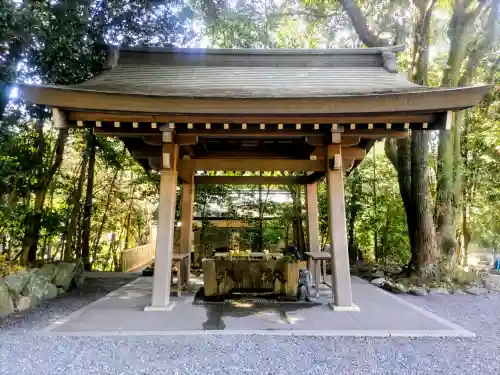 氷上姉子神社（熱田神宮摂社）の{uncategorized: "未分類", other: "その他", undefined: "問題あり", building: "その他建物", grave: "お墓", sacred_gate: "鳥居", guardian: "狛犬", statue: "像", buddha: "仏像", history: "歴史", nature: "自然", garden: "庭園", animal: "動物", pagoda: "塔", temizu: "手水舎", mountain_gate: "山門・神門", sanctuary: "本殿・本堂", subordinate: "末社・摂社", art: "芸術", scenery: "景色", jizo: "地蔵", ema: "絵馬", goshuin: "御朱印", omikuji: "おみくじ", items: "授与品その他", amulet: "お守り", goshuincho: "御朱印帳", eats: "食事", festival: "お祭り", votive_dance: "神楽", shichigosan: "七五三参", wedding: "結婚式", experience: "体験その他", initially: "初詣", around: "周辺", anti_infection: "感染症対策"}