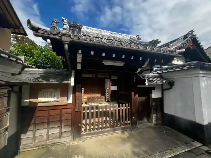 隆彦院の{uncategorized: "未分類", other: "その他", undefined: "問題あり", building: "その他建物", grave: "お墓", sacred_gate: "鳥居", guardian: "狛犬", statue: "像", buddha: "仏像", history: "歴史", nature: "自然", garden: "庭園", animal: "動物", pagoda: "塔", temizu: "手水舎", mountain_gate: "山門・神門", sanctuary: "本殿・本堂", subordinate: "末社・摂社", art: "芸術", scenery: "景色", jizo: "地蔵", ema: "絵馬", goshuin: "御朱印", omikuji: "おみくじ", items: "授与品その他", amulet: "お守り", goshuincho: "御朱印帳", eats: "食事", festival: "お祭り", votive_dance: "神楽", shichigosan: "七五三参", wedding: "結婚式", experience: "体験その他", initially: "初詣", around: "周辺", anti_infection: "感染症対策"}