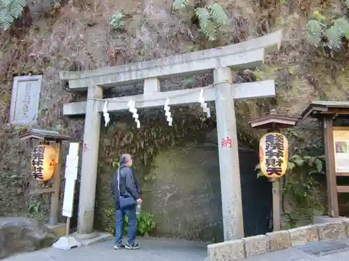 銭洗弁財天宇賀福神社の鳥居