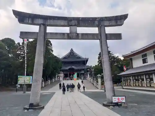 豊川閣　妙厳寺の鳥居