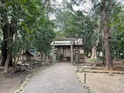上長屋神社の{uncategorized: "未分類", other: "その他", undefined: "問題あり", building: "その他建物", grave: "お墓", sacred_gate: "鳥居", guardian: "狛犬", statue: "像", buddha: "仏像", history: "歴史", nature: "自然", garden: "庭園", animal: "動物", pagoda: "塔", temizu: "手水舎", mountain_gate: "山門・神門", sanctuary: "本殿・本堂", subordinate: "末社・摂社", art: "芸術", scenery: "景色", jizo: "地蔵", ema: "絵馬", goshuin: "御朱印", omikuji: "おみくじ", items: "授与品その他", amulet: "お守り", goshuincho: "御朱印帳", eats: "食事", festival: "お祭り", votive_dance: "神楽", shichigosan: "七五三参", wedding: "結婚式", experience: "体験その他", initially: "初詣", around: "周辺", anti_infection: "感染症対策"}