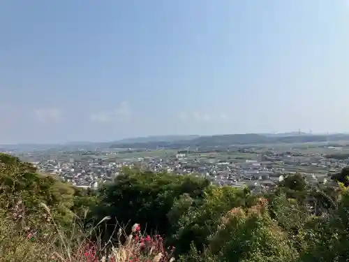 人見神社の{uncategorized: "未分類", other: "その他", undefined: "問題あり", building: "その他建物", grave: "お墓", sacred_gate: "鳥居", guardian: "狛犬", statue: "像", buddha: "仏像", history: "歴史", nature: "自然", garden: "庭園", animal: "動物", pagoda: "塔", temizu: "手水舎", mountain_gate: "山門・神門", sanctuary: "本殿・本堂", subordinate: "末社・摂社", art: "芸術", scenery: "景色", jizo: "地蔵", ema: "絵馬", goshuin: "御朱印", omikuji: "おみくじ", items: "授与品その他", amulet: "お守り", goshuincho: "御朱印帳", eats: "食事", festival: "お祭り", votive_dance: "神楽", shichigosan: "七五三参", wedding: "結婚式", experience: "体験その他", initially: "初詣", around: "周辺", anti_infection: "感染症対策"}