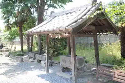 知形神社の手水舎