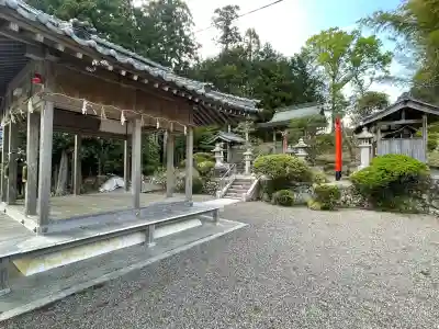 八幡神社 (山本)の{uncategorized: "未分類", other: "その他", undefined: "問題あり", building: "その他建物", grave: "お墓", sacred_gate: "鳥居", guardian: "狛犬", statue: "像", buddha: "仏像", history: "歴史", nature: "自然", garden: "庭園", animal: "動物", pagoda: "塔", temizu: "手水舎", mountain_gate: "山門・神門", sanctuary: "本殿・本堂", subordinate: "末社・摂社", art: "芸術", scenery: "景色", jizo: "地蔵", ema: "絵馬", goshuin: "御朱印", omikuji: "おみくじ", items: "授与品その他", amulet: "お守り", goshuincho: "御朱印帳", eats: "食事", festival: "お祭り", votive_dance: "神楽", shichigosan: "七五三参", wedding: "結婚式", experience: "体験その他", initially: "初詣", around: "周辺", anti_infection: "感染症対策"}