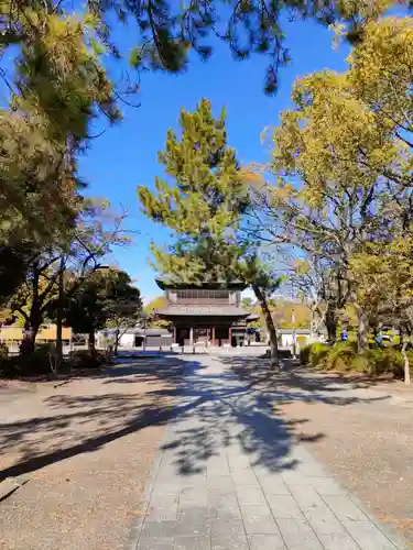 建中寺の山門