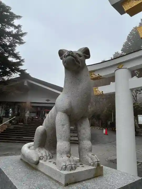 三峯神社の{uncategorized: "未分類", other: "その他", undefined: "問題あり", building: "その他建物", grave: "お墓", sacred_gate: "鳥居", guardian: "狛犬", statue: "像", buddha: "仏像", history: "歴史", nature: "自然", garden: "庭園", animal: "動物", pagoda: "塔", temizu: "手水舎", mountain_gate: "山門・神門", sanctuary: "本殿・本堂", subordinate: "末社・摂社", art: "芸術", scenery: "景色", jizo: "地蔵", ema: "絵馬", goshuin: "御朱印", omikuji: "おみくじ", items: "授与品その他", amulet: "お守り", goshuincho: "御朱印帳", eats: "食事", festival: "お祭り", votive_dance: "神楽", shichigosan: "七五三参", wedding: "結婚式", experience: "体験その他", initially: "初詣", around: "周辺", anti_infection: "感染症対策"}