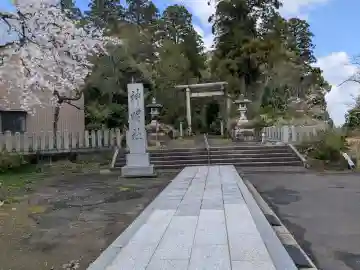 神明社の{uncategorized: "未分類", other: "その他", undefined: "問題あり", building: "その他建物", grave: "お墓", sacred_gate: "鳥居", guardian: "狛犬", statue: "像", buddha: "仏像", history: "歴史", nature: "自然", garden: "庭園", animal: "動物", pagoda: "塔", temizu: "手水舎", mountain_gate: "山門・神門", sanctuary: "本殿・本堂", subordinate: "末社・摂社", art: "芸術", scenery: "景色", jizo: "地蔵", ema: "絵馬", goshuin: "御朱印", omikuji: "おみくじ", items: "授与品その他", amulet: "お守り", goshuincho: "御朱印帳", eats: "食事", festival: "お祭り", votive_dance: "神楽", shichigosan: "七五三参", wedding: "結婚式", experience: "体験その他", initially: "初詣", around: "周辺", anti_infection: "感染症対策"}