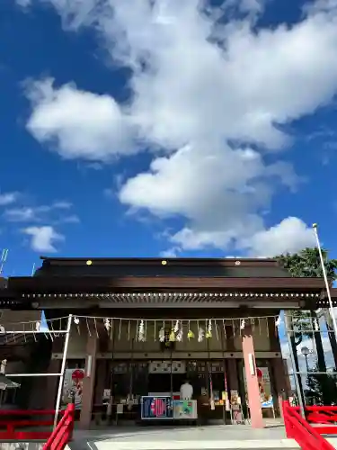 三社神社の{uncategorized: "未分類", other: "その他", undefined: "問題あり", building: "その他建物", grave: "お墓", sacred_gate: "鳥居", guardian: "狛犬", statue: "像", buddha: "仏像", history: "歴史", nature: "自然", garden: "庭園", animal: "動物", pagoda: "塔", temizu: "手水舎", mountain_gate: "山門・神門", sanctuary: "本殿・本堂", subordinate: "末社・摂社", art: "芸術", scenery: "景色", jizo: "地蔵", ema: "絵馬", goshuin: "御朱印", omikuji: "おみくじ", items: "授与品その他", amulet: "お守り", goshuincho: "御朱印帳", eats: "食事", festival: "お祭り", votive_dance: "神楽", shichigosan: "七五三参", wedding: "結婚式", experience: "体験その他", initially: "初詣", around: "周辺", anti_infection: "感染症対策"}