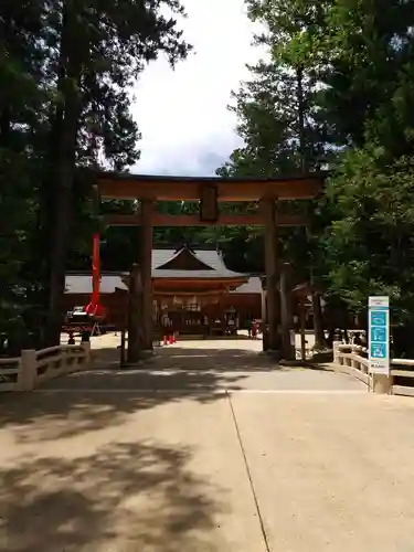 穂高神社本宮の鳥居