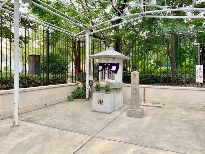 新川平和地蔵尊のその他建物