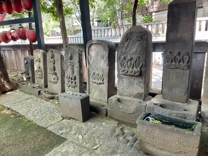 豊栄稲荷神社の{uncategorized: "未分類", other: "その他", undefined: "問題あり", building: "その他建物", grave: "お墓", sacred_gate: "鳥居", guardian: "狛犬", statue: "像", buddha: "仏像", history: "歴史", nature: "自然", garden: "庭園", animal: "動物", pagoda: "塔", temizu: "手水舎", mountain_gate: "山門・神門", sanctuary: "本殿・本堂", subordinate: "末社・摂社", art: "芸術", scenery: "景色", jizo: "地蔵", ema: "絵馬", goshuin: "御朱印", omikuji: "おみくじ", items: "授与品その他", amulet: "お守り", goshuincho: "御朱印帳", eats: "食事", festival: "お祭り", votive_dance: "神楽", shichigosan: "七五三参", wedding: "結婚式", experience: "体験その他", initially: "初詣", around: "周辺", anti_infection: "感染症対策"}