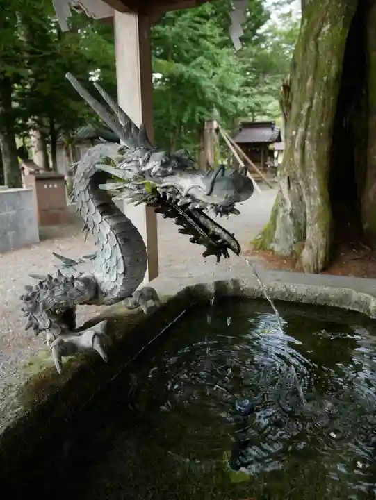 淺間神社(忍野八海)の手水舎
