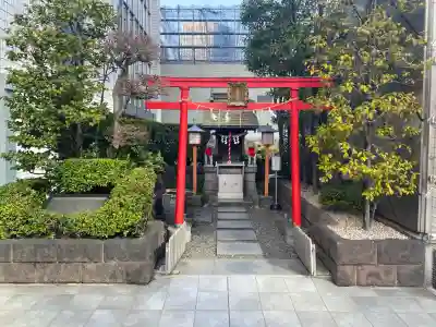 有楽稲荷神社の{uncategorized: "未分類", other: "その他", undefined: "問題あり", building: "その他建物", grave: "お墓", sacred_gate: "鳥居", guardian: "狛犬", statue: "像", buddha: "仏像", history: "歴史", nature: "自然", garden: "庭園", animal: "動物", pagoda: "塔", temizu: "手水舎", mountain_gate: "山門・神門", sanctuary: "本殿・本堂", subordinate: "末社・摂社", art: "芸術", scenery: "景色", jizo: "地蔵", ema: "絵馬", goshuin: "御朱印", omikuji: "おみくじ", items: "授与品その他", amulet: "お守り", goshuincho: "御朱印帳", eats: "食事", festival: "お祭り", votive_dance: "神楽", shichigosan: "七五三参", wedding: "結婚式", experience: "体験その他", initially: "初詣", around: "周辺", anti_infection: "感染症対策"}