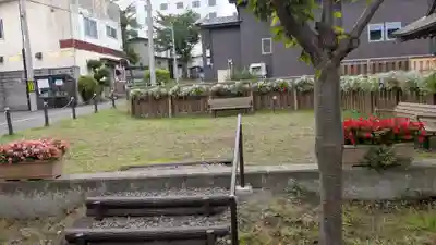 湯前薬師如来堂の庭園