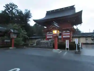 美濃國一宮　南宮大社の山門・神門