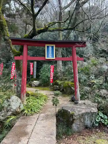 関善光寺の{uncategorized: "未分類", other: "その他", undefined: "問題あり", building: "その他建物", grave: "お墓", sacred_gate: "鳥居", guardian: "狛犬", statue: "像", buddha: "仏像", history: "歴史", nature: "自然", garden: "庭園", animal: "動物", pagoda: "塔", temizu: "手水舎", mountain_gate: "山門・神門", sanctuary: "本殿・本堂", subordinate: "末社・摂社", art: "芸術", scenery: "景色", jizo: "地蔵", ema: "絵馬", goshuin: "御朱印", omikuji: "おみくじ", items: "授与品その他", amulet: "お守り", goshuincho: "御朱印帳", eats: "食事", festival: "お祭り", votive_dance: "神楽", shichigosan: "七五三参", wedding: "結婚式", experience: "体験その他", initially: "初詣", around: "周辺", anti_infection: "感染症対策"}