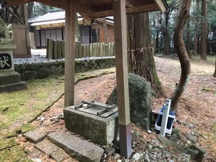 牛庭神社の手水舎