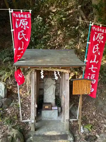 弥勒堂の{uncategorized: "未分類", other: "その他", undefined: "問題あり", building: "その他建物", grave: "お墓", sacred_gate: "鳥居", guardian: "狛犬", statue: "像", buddha: "仏像", history: "歴史", nature: "自然", garden: "庭園", animal: "動物", pagoda: "塔", temizu: "手水舎", mountain_gate: "山門・神門", sanctuary: "本殿・本堂", subordinate: "末社・摂社", art: "芸術", scenery: "景色", jizo: "地蔵", ema: "絵馬", goshuin: "御朱印", omikuji: "おみくじ", items: "授与品その他", amulet: "お守り", goshuincho: "御朱印帳", eats: "食事", festival: "お祭り", votive_dance: "神楽", shichigosan: "七五三参", wedding: "結婚式", experience: "体験その他", initially: "初詣", around: "周辺", anti_infection: "感染症対策"}