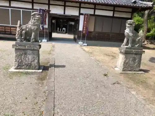 鳴神社の狛犬