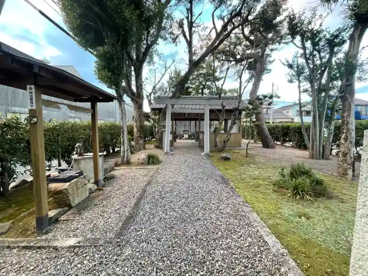 大口神社の{uncategorized: "未分類", other: "その他", undefined: "問題あり", building: "その他建物", grave: "お墓", sacred_gate: "鳥居", guardian: "狛犬", statue: "像", buddha: "仏像", history: "歴史", nature: "自然", garden: "庭園", animal: "動物", pagoda: "塔", temizu: "手水舎", mountain_gate: "山門・神門", sanctuary: "本殿・本堂", subordinate: "末社・摂社", art: "芸術", scenery: "景色", jizo: "地蔵", ema: "絵馬", goshuin: "御朱印", omikuji: "おみくじ", items: "授与品その他", amulet: "お守り", goshuincho: "御朱印帳", eats: "食事", festival: "お祭り", votive_dance: "神楽", shichigosan: "七五三参", wedding: "結婚式", experience: "体験その他", initially: "初詣", around: "周辺", anti_infection: "感染症対策"}