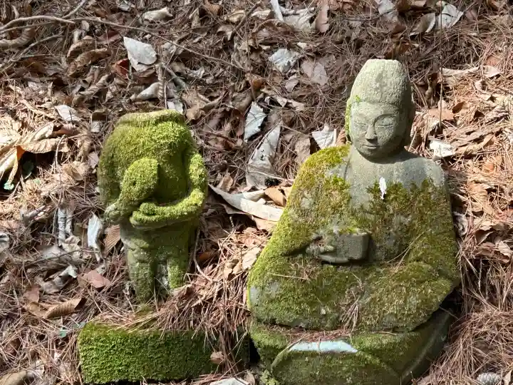 修那羅山安宮神社の{uncategorized: "未分類", other: "その他", undefined: "問題あり", building: "その他建物", grave: "お墓", sacred_gate: "鳥居", guardian: "狛犬", statue: "像", buddha: "仏像", history: "歴史", nature: "自然", garden: "庭園", animal: "動物", pagoda: "塔", temizu: "手水舎", mountain_gate: "山門・神門", sanctuary: "本殿・本堂", subordinate: "末社・摂社", art: "芸術", scenery: "景色", jizo: "地蔵", ema: "絵馬", goshuin: "御朱印", omikuji: "おみくじ", items: "授与品その他", amulet: "お守り", goshuincho: "御朱印帳", eats: "食事", festival: "お祭り", votive_dance: "神楽", shichigosan: "七五三参", wedding: "結婚式", experience: "体験その他", initially: "初詣", around: "周辺", anti_infection: "感染症対策"}