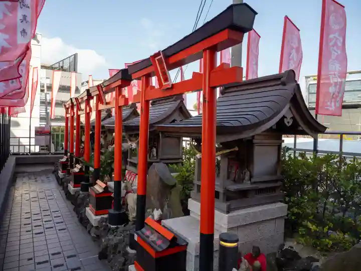 東京羽田 穴守稲荷神社の{uncategorized: "未分類", other: "その他", undefined: "問題あり", building: "その他建物", grave: "お墓", sacred_gate: "鳥居", guardian: "狛犬", statue: "像", buddha: "仏像", history: "歴史", nature: "自然", garden: "庭園", animal: "動物", pagoda: "塔", temizu: "手水舎", mountain_gate: "山門・神門", sanctuary: "本殿・本堂", subordinate: "末社・摂社", art: "芸術", scenery: "景色", jizo: "地蔵", ema: "絵馬", goshuin: "御朱印", omikuji: "おみくじ", items: "授与品その他", amulet: "お守り", goshuincho: "御朱印帳", eats: "食事", festival: "お祭り", votive_dance: "神楽", shichigosan: "七五三参", wedding: "結婚式", experience: "体験その他", initially: "初詣", around: "周辺", anti_infection: "感染症対策"}