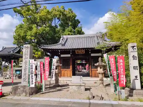 寳珠院（常楽寺）の山門