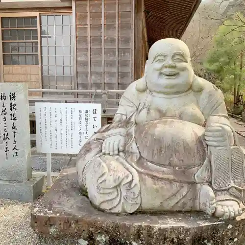 興禅寺の{uncategorized: "未分類", other: "その他", undefined: "問題あり", building: "その他建物", grave: "お墓", sacred_gate: "鳥居", guardian: "狛犬", statue: "像", buddha: "仏像", history: "歴史", nature: "自然", garden: "庭園", animal: "動物", pagoda: "塔", temizu: "手水舎", mountain_gate: "山門・神門", sanctuary: "本殿・本堂", subordinate: "末社・摂社", art: "芸術", scenery: "景色", jizo: "地蔵", ema: "絵馬", goshuin: "御朱印", omikuji: "おみくじ", items: "授与品その他", amulet: "お守り", goshuincho: "御朱印帳", eats: "食事", festival: "お祭り", votive_dance: "神楽", shichigosan: "七五三参", wedding: "結婚式", experience: "体験その他", initially: "初詣", around: "周辺", anti_infection: "感染症対策"}