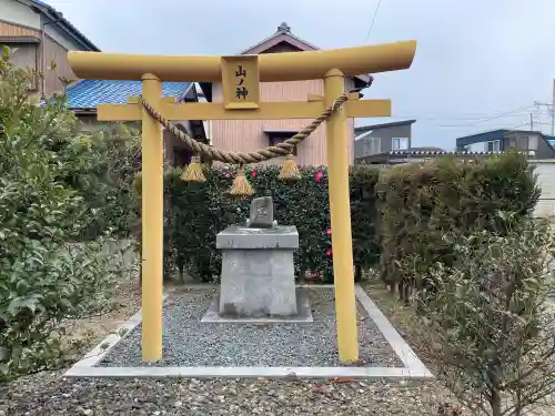 山の神の{uncategorized: "未分類", other: "その他", undefined: "問題あり", building: "その他建物", grave: "お墓", sacred_gate: "鳥居", guardian: "狛犬", statue: "像", buddha: "仏像", history: "歴史", nature: "自然", garden: "庭園", animal: "動物", pagoda: "塔", temizu: "手水舎", mountain_gate: "山門・神門", sanctuary: "本殿・本堂", subordinate: "末社・摂社", art: "芸術", scenery: "景色", jizo: "地蔵", ema: "絵馬", goshuin: "御朱印", omikuji: "おみくじ", items: "授与品その他", amulet: "お守り", goshuincho: "御朱印帳", eats: "食事", festival: "お祭り", votive_dance: "神楽", shichigosan: "七五三参", wedding: "結婚式", experience: "体験その他", initially: "初詣", around: "周辺", anti_infection: "感染症対策"}