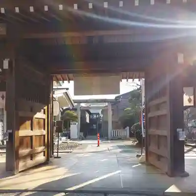 小岩神社の山門・神門