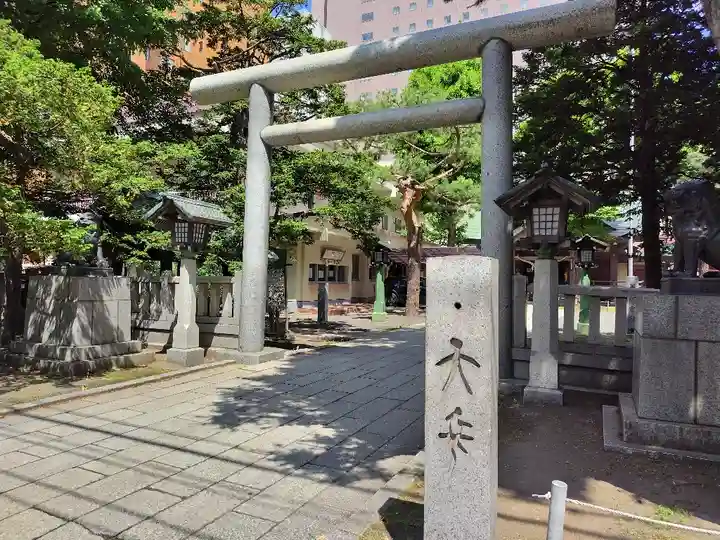 三吉神社の鳥居