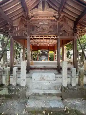 六所神社の{uncategorized: "未分類", other: "その他", undefined: "問題あり", building: "その他建物", grave: "お墓", sacred_gate: "鳥居", guardian: "狛犬", statue: "像", buddha: "仏像", history: "歴史", nature: "自然", garden: "庭園", animal: "動物", pagoda: "塔", temizu: "手水舎", mountain_gate: "山門・神門", sanctuary: "本殿・本堂", subordinate: "末社・摂社", art: "芸術", scenery: "景色", jizo: "地蔵", ema: "絵馬", goshuin: "御朱印", omikuji: "おみくじ", items: "授与品その他", amulet: "お守り", goshuincho: "御朱印帳", eats: "食事", festival: "お祭り", votive_dance: "神楽", shichigosan: "七五三参", wedding: "結婚式", experience: "体験その他", initially: "初詣", around: "周辺", anti_infection: "感染症対策"}