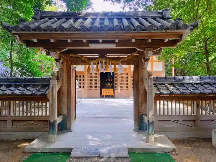 八雲神社(白塚町)の山門・神門
