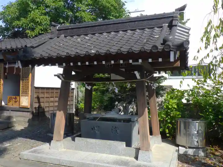 武井神社の手水舎