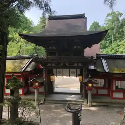 石上神宮の山門・神門