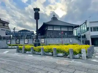 成田山　薬師堂（旧本堂）の{uncategorized: "未分類", other: "その他", undefined: "問題あり", building: "その他建物", grave: "お墓", sacred_gate: "鳥居", guardian: "狛犬", statue: "像", buddha: "仏像", history: "歴史", nature: "自然", garden: "庭園", animal: "動物", pagoda: "塔", temizu: "手水舎", mountain_gate: "山門・神門", sanctuary: "本殿・本堂", subordinate: "末社・摂社", art: "芸術", scenery: "景色", jizo: "地蔵", ema: "絵馬", goshuin: "御朱印", omikuji: "おみくじ", items: "授与品その他", amulet: "お守り", goshuincho: "御朱印帳", eats: "食事", festival: "お祭り", votive_dance: "神楽", shichigosan: "七五三参", wedding: "結婚式", experience: "体験その他", initially: "初詣", around: "周辺", anti_infection: "感染症対策"}