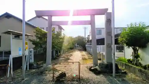 神明社・熱田社・白山社合殿の鳥居