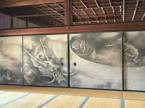 建仁寺（建仁禅寺）の{uncategorized: "未分類", other: "その他", undefined: "問題あり", building: "その他建物", grave: "お墓", sacred_gate: "鳥居", guardian: "狛犬", statue: "像", buddha: "仏像", history: "歴史", nature: "自然", garden: "庭園", animal: "動物", pagoda: "塔", temizu: "手水舎", mountain_gate: "山門・神門", sanctuary: "本殿・本堂", subordinate: "末社・摂社", art: "芸術", scenery: "景色", jizo: "地蔵", ema: "絵馬", goshuin: "御朱印", omikuji: "おみくじ", items: "授与品その他", amulet: "お守り", goshuincho: "御朱印帳", eats: "食事", festival: "お祭り", votive_dance: "神楽", shichigosan: "七五三参", wedding: "結婚式", experience: "体験その他", initially: "初詣", around: "周辺", anti_infection: "感染症対策"}