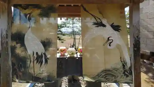 素鵞神社の{uncategorized: "未分類", other: "その他", undefined: "問題あり", building: "その他建物", grave: "お墓", sacred_gate: "鳥居", guardian: "狛犬", statue: "像", buddha: "仏像", history: "歴史", nature: "自然", garden: "庭園", animal: "動物", pagoda: "塔", temizu: "手水舎", mountain_gate: "山門・神門", sanctuary: "本殿・本堂", subordinate: "末社・摂社", art: "芸術", scenery: "景色", jizo: "地蔵", ema: "絵馬", goshuin: "御朱印", omikuji: "おみくじ", items: "授与品その他", amulet: "お守り", goshuincho: "御朱印帳", eats: "食事", festival: "お祭り", votive_dance: "神楽", shichigosan: "七五三参", wedding: "結婚式", experience: "体験その他", initially: "初詣", around: "周辺", anti_infection: "感染症対策"}