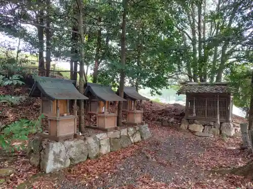 志波加神社の{uncategorized: "未分類", other: "その他", undefined: "問題あり", building: "その他建物", grave: "お墓", sacred_gate: "鳥居", guardian: "狛犬", statue: "像", buddha: "仏像", history: "歴史", nature: "自然", garden: "庭園", animal: "動物", pagoda: "塔", temizu: "手水舎", mountain_gate: "山門・神門", sanctuary: "本殿・本堂", subordinate: "末社・摂社", art: "芸術", scenery: "景色", jizo: "地蔵", ema: "絵馬", goshuin: "御朱印", omikuji: "おみくじ", items: "授与品その他", amulet: "お守り", goshuincho: "御朱印帳", eats: "食事", festival: "お祭り", votive_dance: "神楽", shichigosan: "七五三参", wedding: "結婚式", experience: "体験その他", initially: "初詣", around: "周辺", anti_infection: "感染症対策"}
