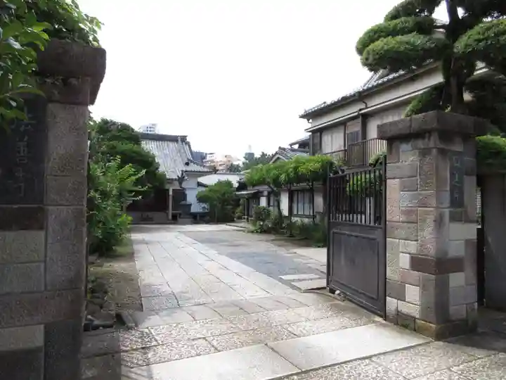 法善寺の山門・神門