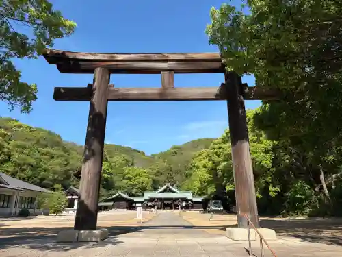 岡山縣護國神社の{uncategorized: "未分類", other: "その他", undefined: "問題あり", building: "その他建物", grave: "お墓", sacred_gate: "鳥居", guardian: "狛犬", statue: "像", buddha: "仏像", history: "歴史", nature: "自然", garden: "庭園", animal: "動物", pagoda: "塔", temizu: "手水舎", mountain_gate: "山門・神門", sanctuary: "本殿・本堂", subordinate: "末社・摂社", art: "芸術", scenery: "景色", jizo: "地蔵", ema: "絵馬", goshuin: "御朱印", omikuji: "おみくじ", items: "授与品その他", amulet: "お守り", goshuincho: "御朱印帳", eats: "食事", festival: "お祭り", votive_dance: "神楽", shichigosan: "七五三参", wedding: "結婚式", experience: "体験その他", initially: "初詣", around: "周辺", anti_infection: "感染症対策"}