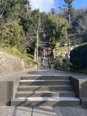 諏訪神社の{uncategorized: "未分類", other: "その他", undefined: "問題あり", building: "その他建物", grave: "お墓", sacred_gate: "鳥居", guardian: "狛犬", statue: "像", buddha: "仏像", history: "歴史", nature: "自然", garden: "庭園", animal: "動物", pagoda: "塔", temizu: "手水舎", mountain_gate: "山門・神門", sanctuary: "本殿・本堂", subordinate: "末社・摂社", art: "芸術", scenery: "景色", jizo: "地蔵", ema: "絵馬", goshuin: "御朱印", omikuji: "おみくじ", items: "授与品その他", amulet: "お守り", goshuincho: "御朱印帳", eats: "食事", festival: "お祭り", votive_dance: "神楽", shichigosan: "七五三参", wedding: "結婚式", experience: "体験その他", initially: "初詣", around: "周辺", anti_infection: "感染症対策"}