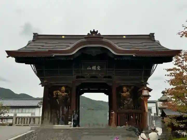 善光寺の{uncategorized: "未分類", other: "その他", undefined: "問題あり", building: "その他建物", grave: "お墓", sacred_gate: "鳥居", guardian: "狛犬", statue: "像", buddha: "仏像", history: "歴史", nature: "自然", garden: "庭園", animal: "動物", pagoda: "塔", temizu: "手水舎", mountain_gate: "山門・神門", sanctuary: "本殿・本堂", subordinate: "末社・摂社", art: "芸術", scenery: "景色", jizo: "地蔵", ema: "絵馬", goshuin: "御朱印", omikuji: "おみくじ", items: "授与品その他", amulet: "お守り", goshuincho: "御朱印帳", eats: "食事", festival: "お祭り", votive_dance: "神楽", shichigosan: "七五三参", wedding: "結婚式", experience: "体験その他", initially: "初詣", around: "周辺", anti_infection: "感染症対策"}