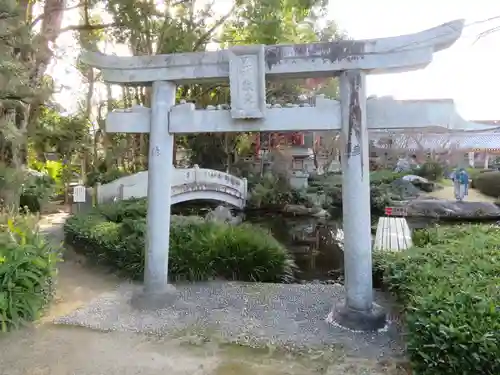 温泉山 安楽寺(四国霊場第六番札所)の鳥居