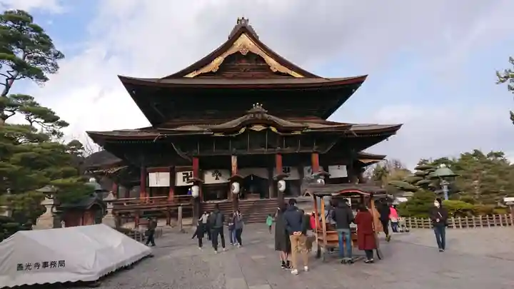 善光寺の本殿・本堂